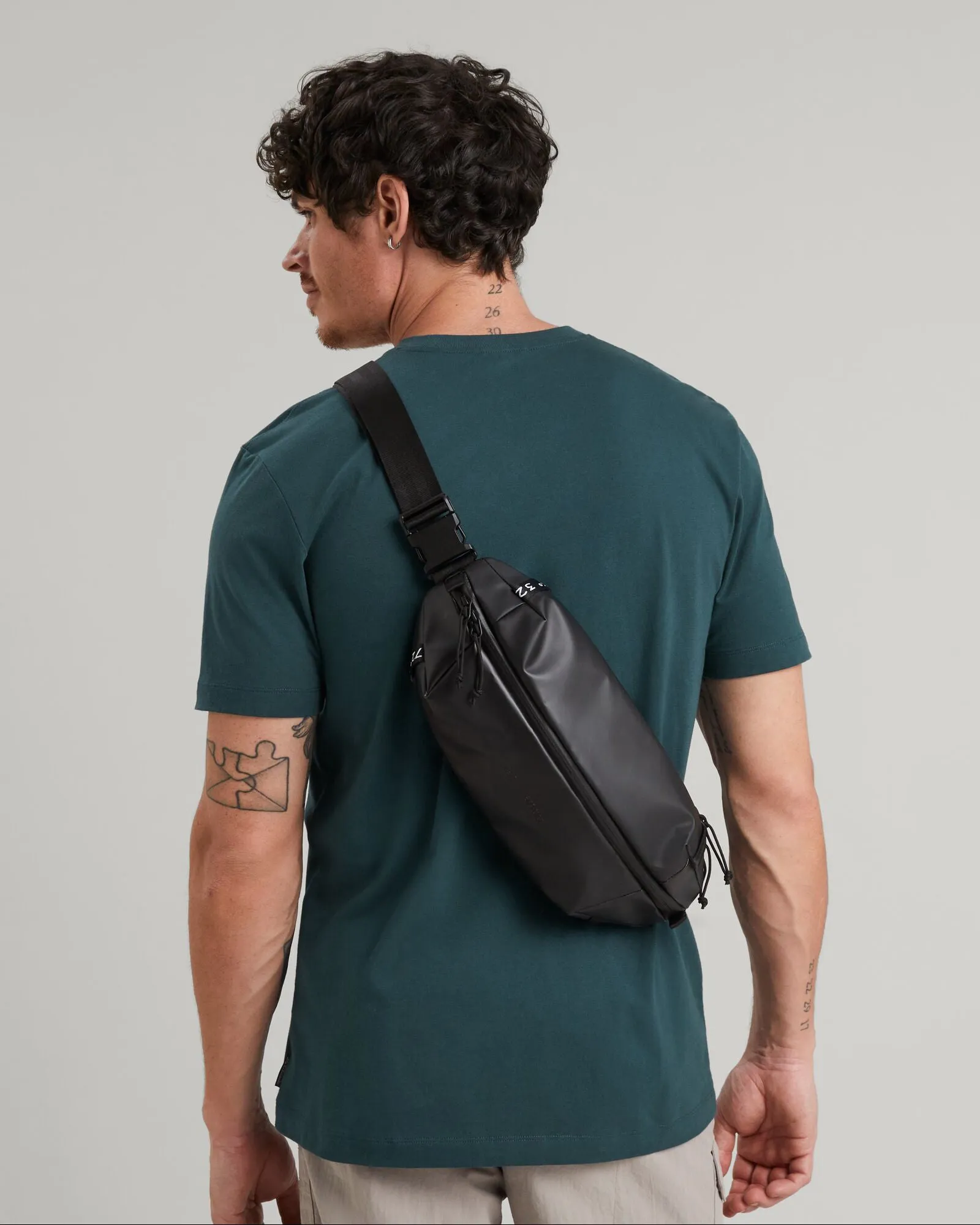 Amphi Cross Body Bag - Black Stingray