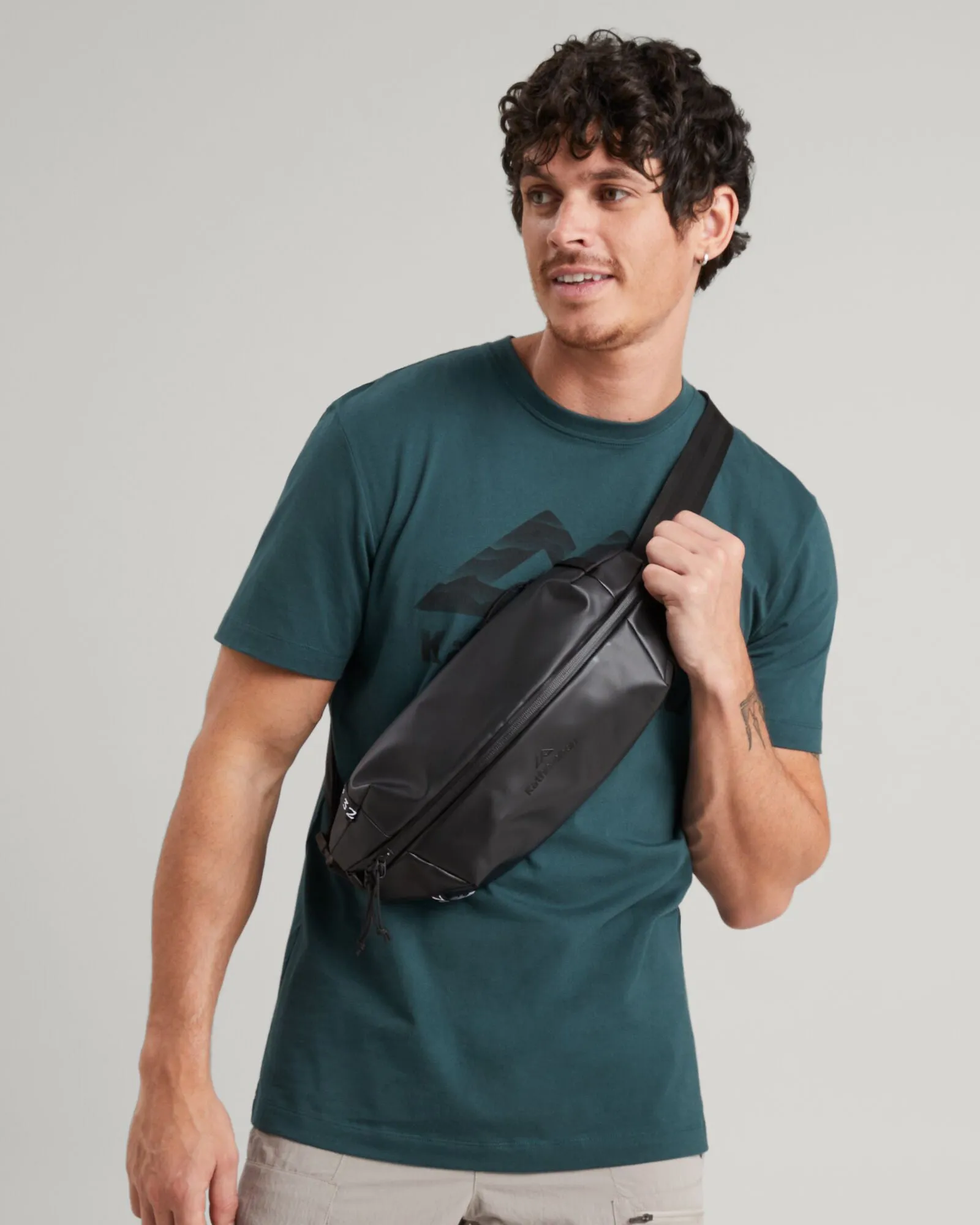 Amphi Cross Body Bag - Black Stingray