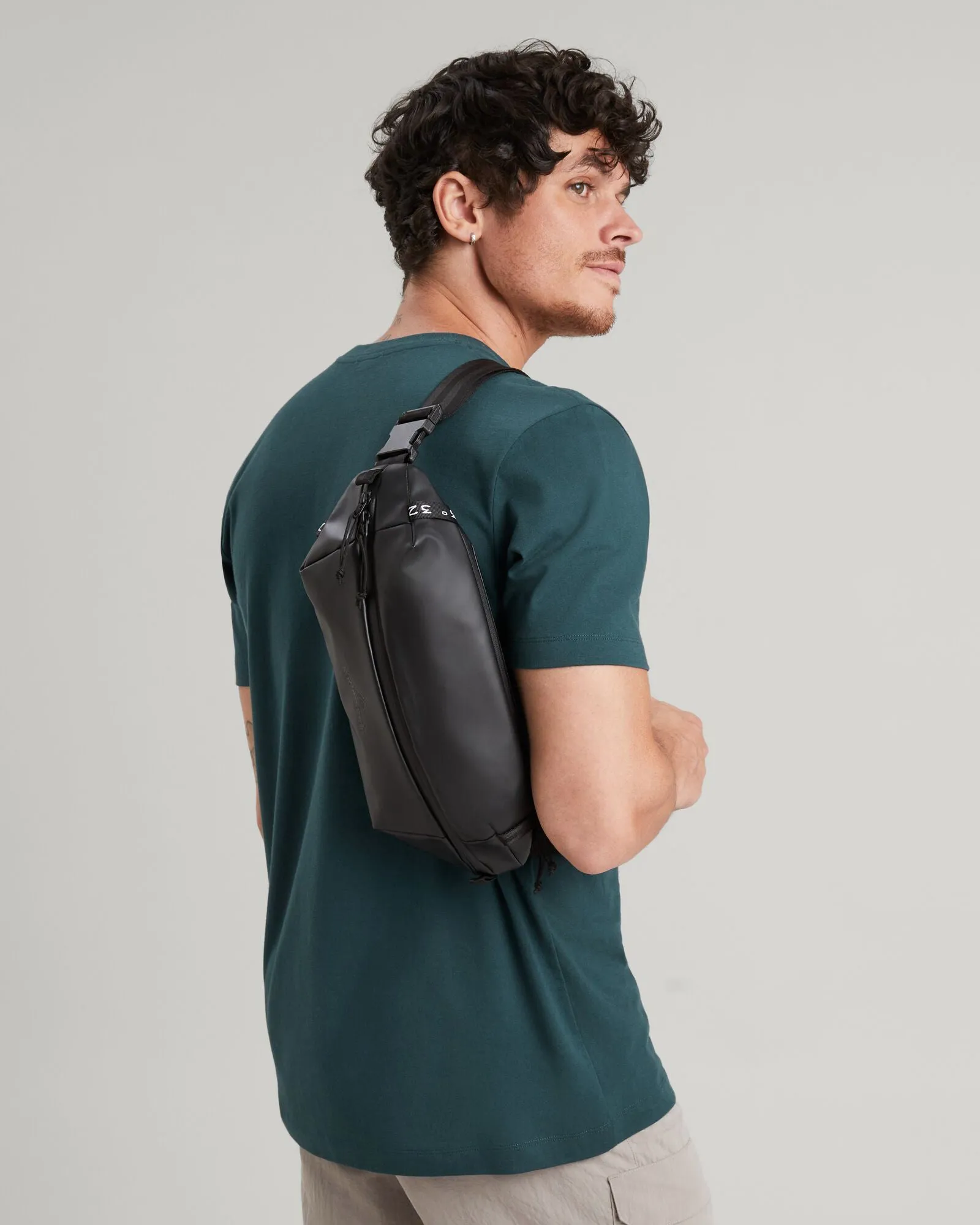 Amphi Cross Body Bag - Black Stingray