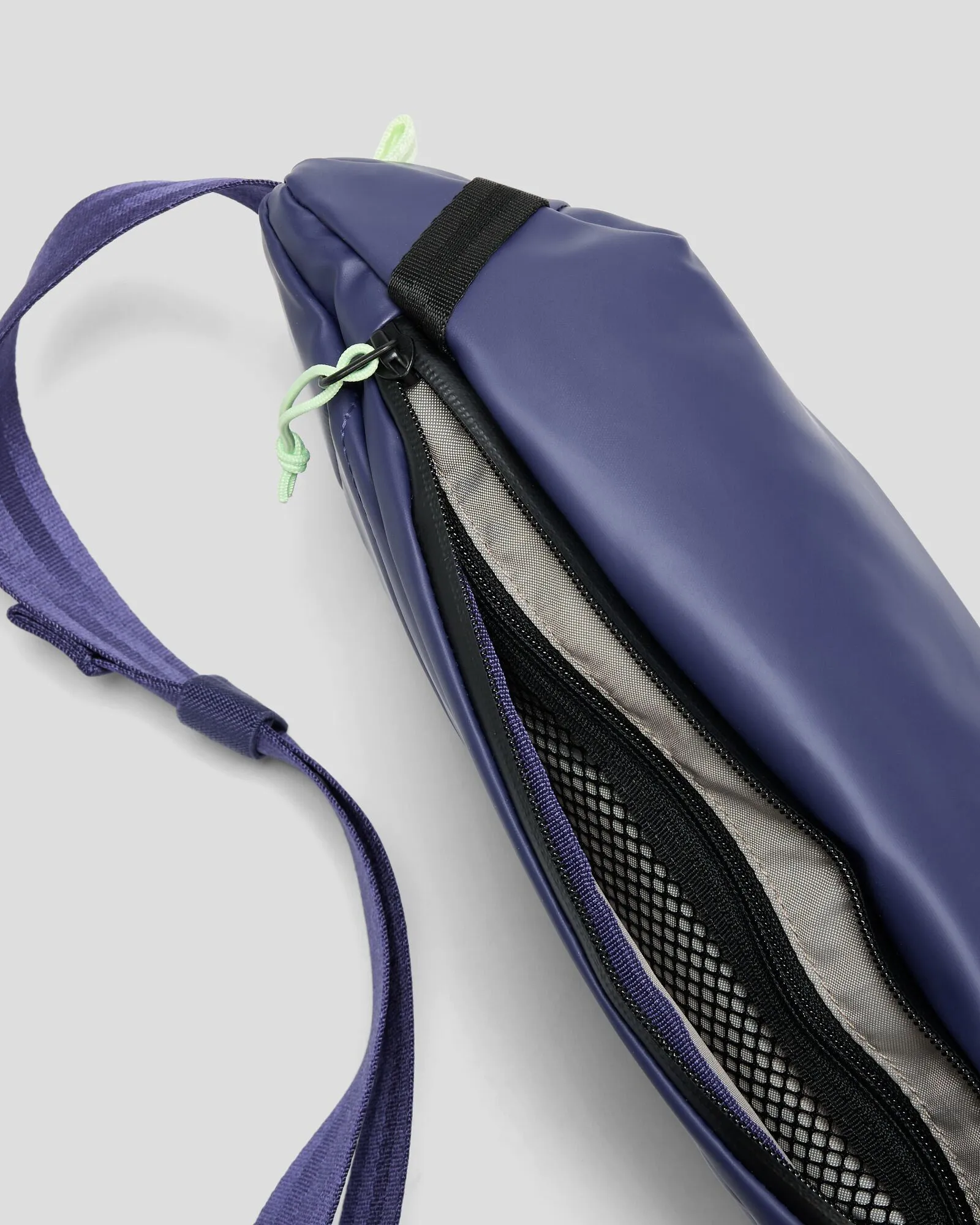 Amphi Cross Body Bag - Dark Horizon
