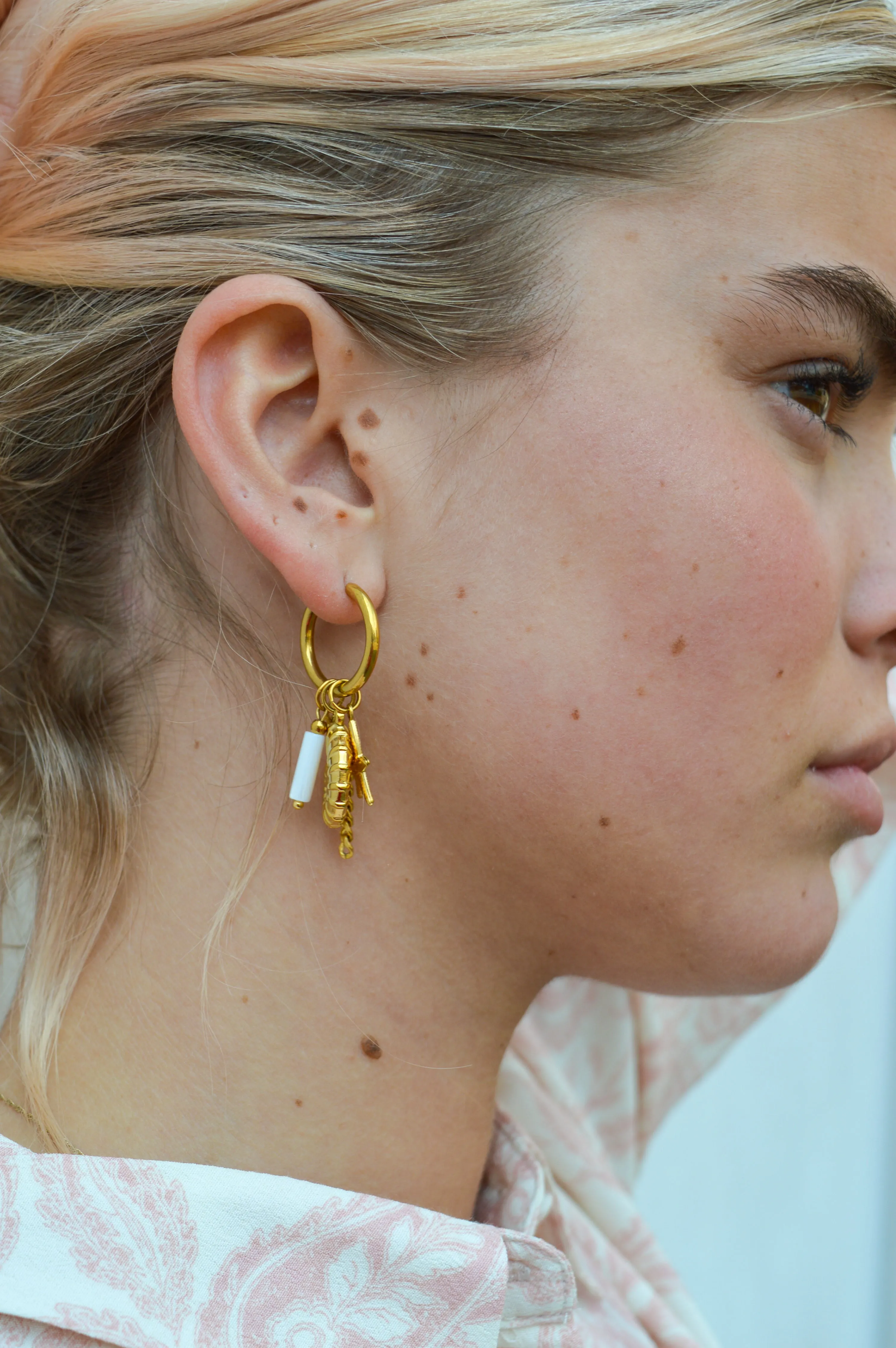 Bazou Shell Earrings