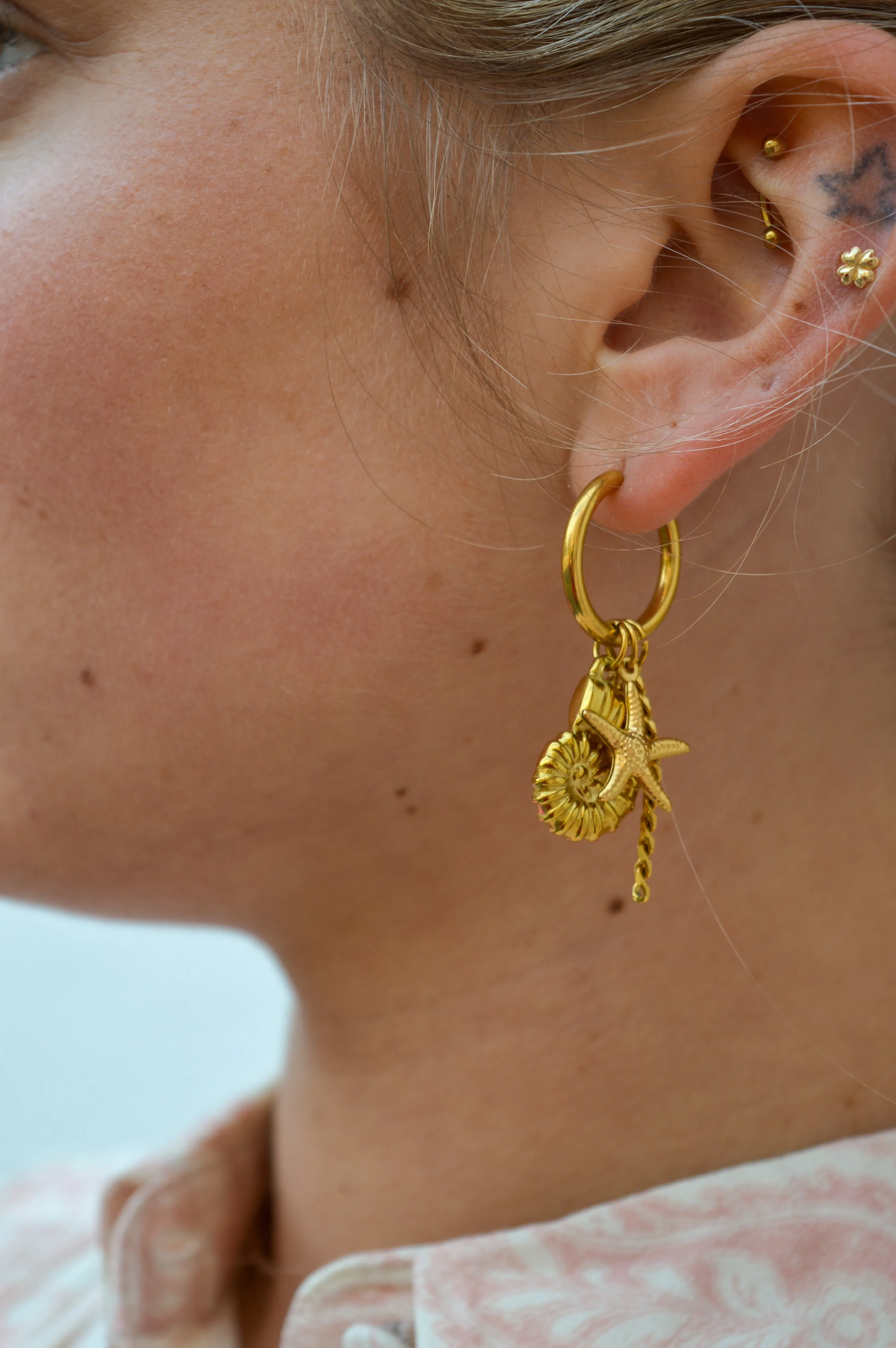 Bazou Shell Earrings