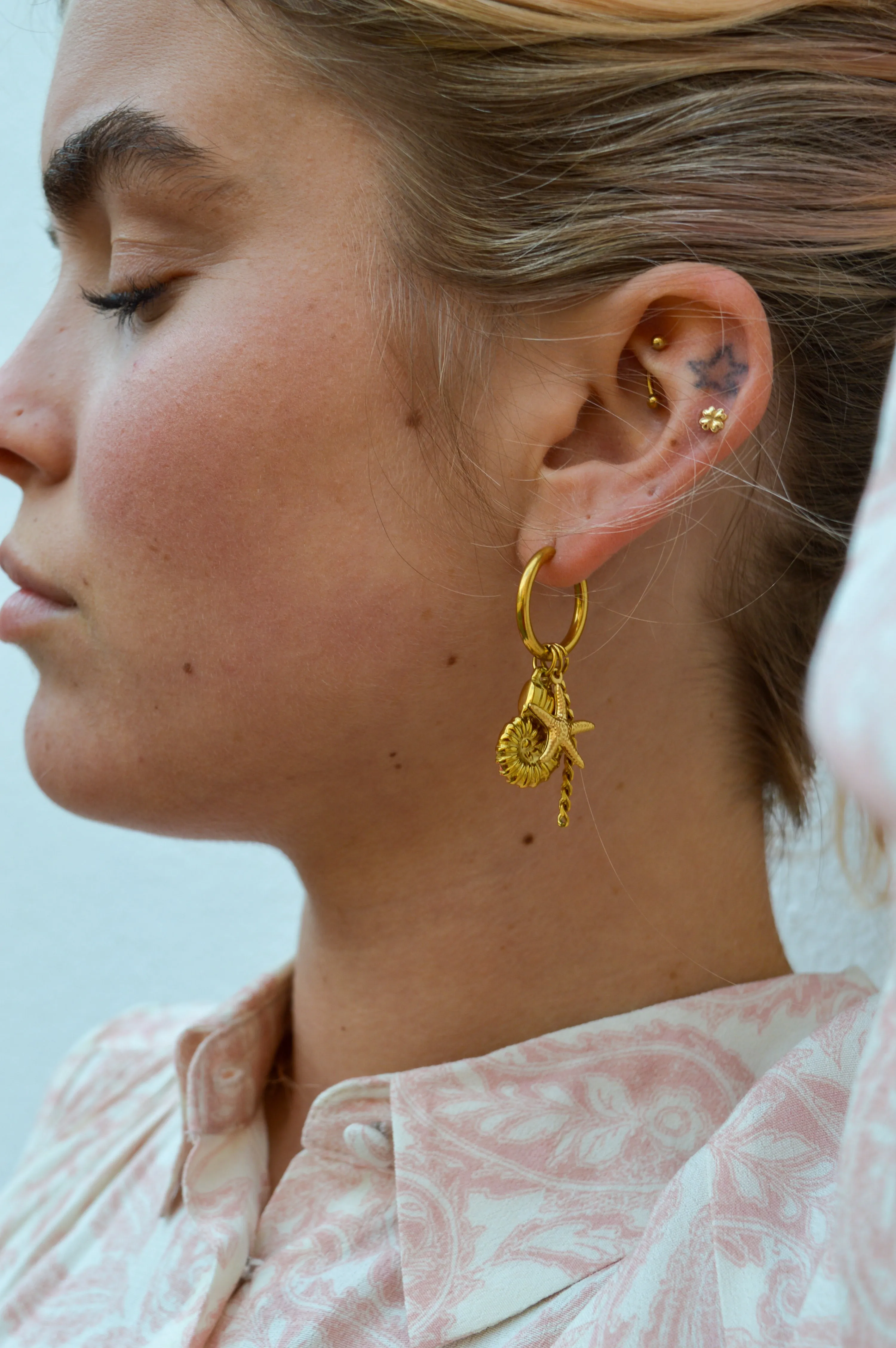 Bazou Shell Earrings