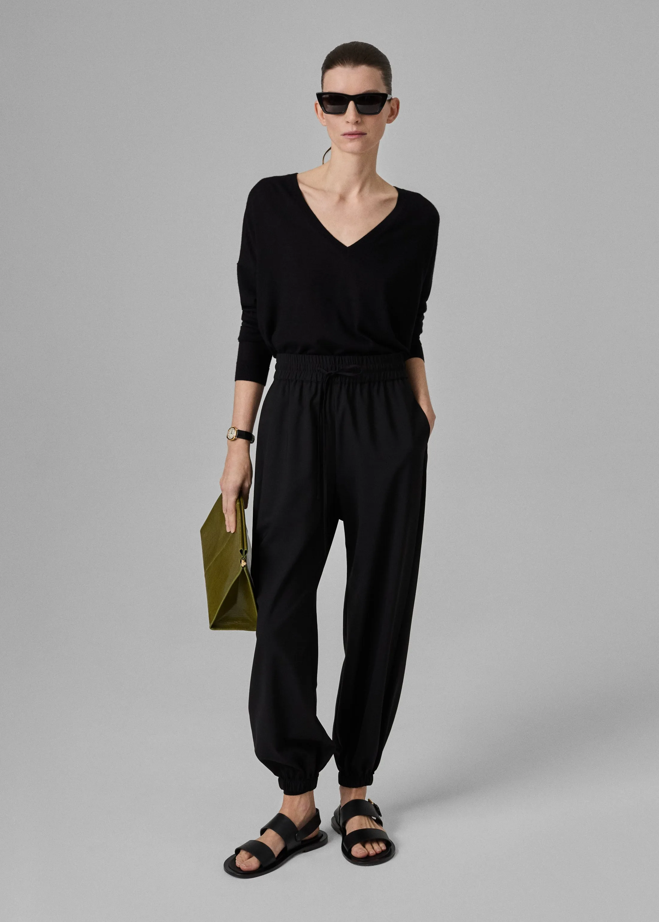 V-Neck Sweater in Fine Cashmere - Black