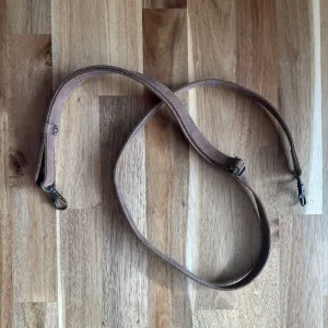 VIVI ADJUSTABLE BAG STRAP - CAOBA